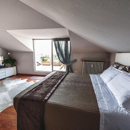 Cute & Cozy Terrace Apartment Бергамо Стая снимка