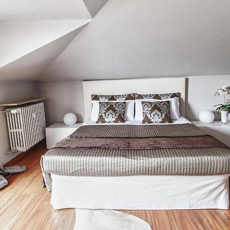 Cute & Cozy Terrace Apartment Бергамо Стая снимка