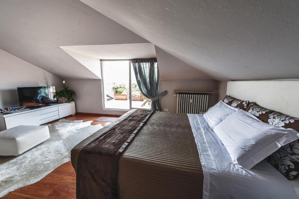 Cute & Cozy Terrace Apartment Бергамо Стая снимка