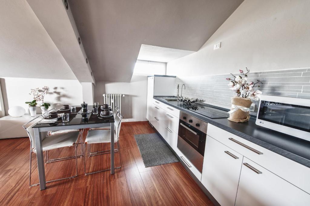 Cute & Cozy Terrace Apartment Бергамо Стая снимка