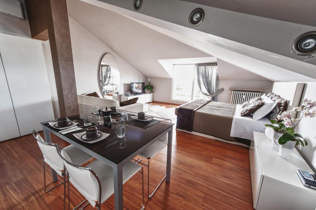 Cute & Cozy Terrace Apartment Бергамо Стая снимка
