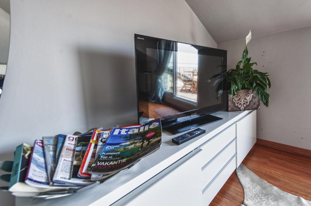 Cute & Cozy Terrace Apartment Бергамо Стая снимка