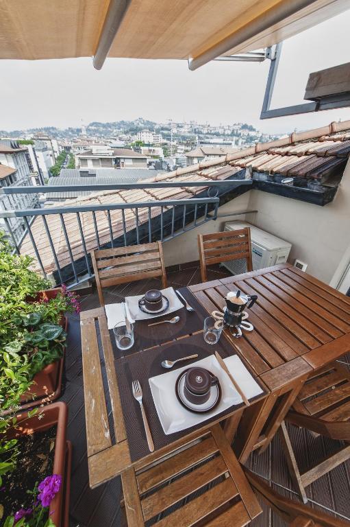 Cute & Cozy Terrace Apartment Бергамо Стая снимка
