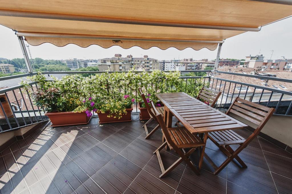Cute & Cozy Terrace Apartment Бергамо Стая снимка
